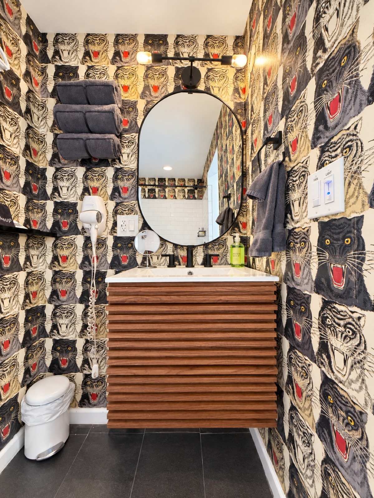 Full bathroom at Nomehaus