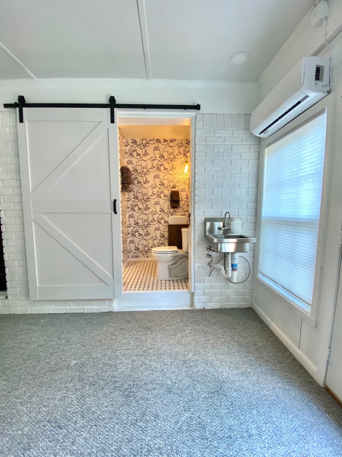Full bathroom at Toadhaus